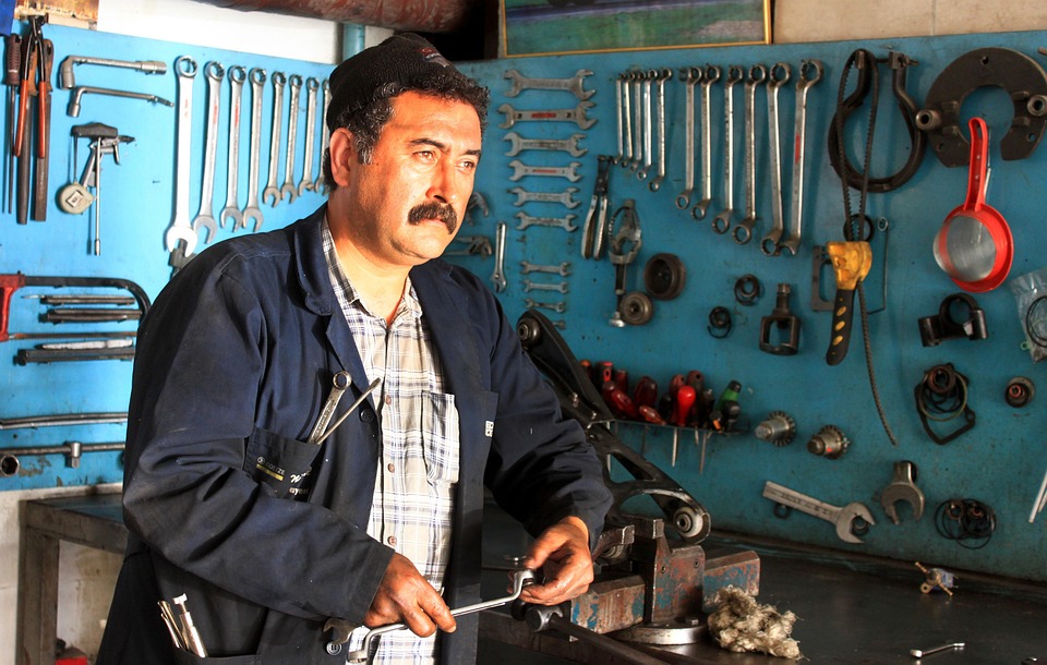 Expert Color Analysis Guide: Best Fashion Colors for Your Skin Tone